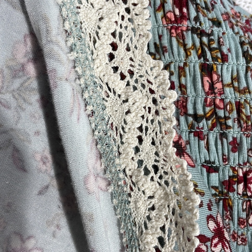 Rewind Top Size M Floral Print Smocked Empire Baby Doll Pullover Lace trim - Picture 12 of 14